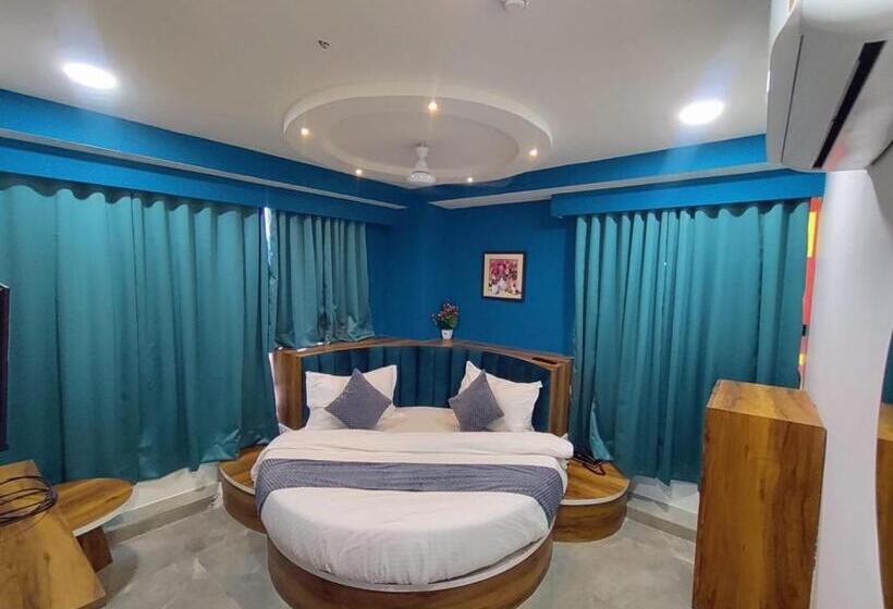 Номер Deluxe, Lee Park