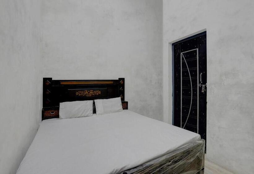 トリプルクラシックルーム, Oyo Ns Family Restaurant