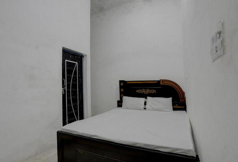 トリプルクラシックルーム, Oyo Ns Family Restaurant