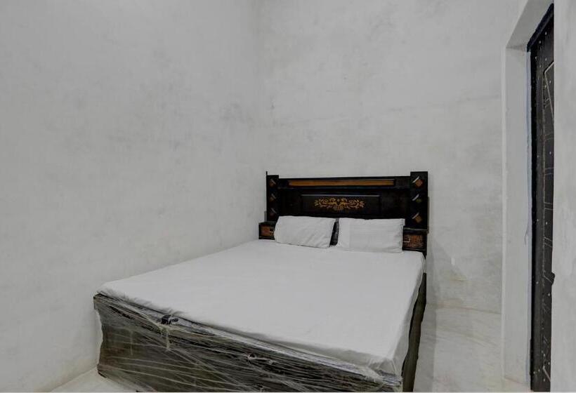 トリプルクラシックルーム, Oyo Ns Family Restaurant