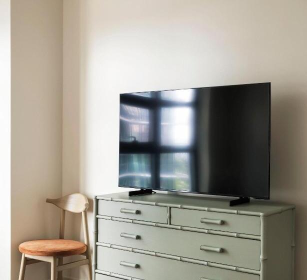 スタンダードスタジオ, Roost Kelly Drive