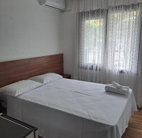 标准间, Vitória Torres