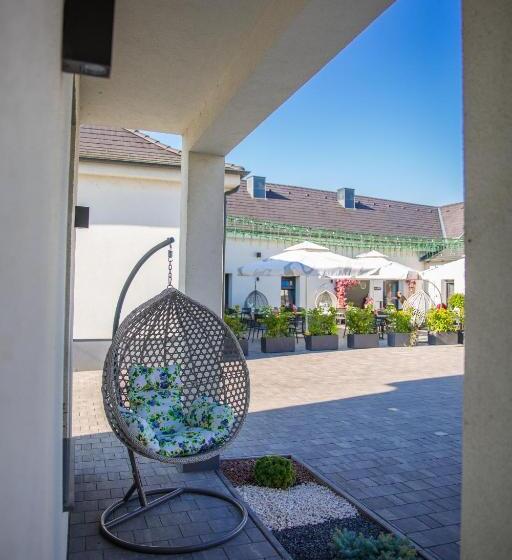 إستوديو قياسى مطلّ علي الحديقة, La Róna Rooms