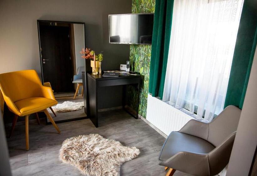 إستوديو قياسى مطلّ علي الحديقة, La Róna Rooms