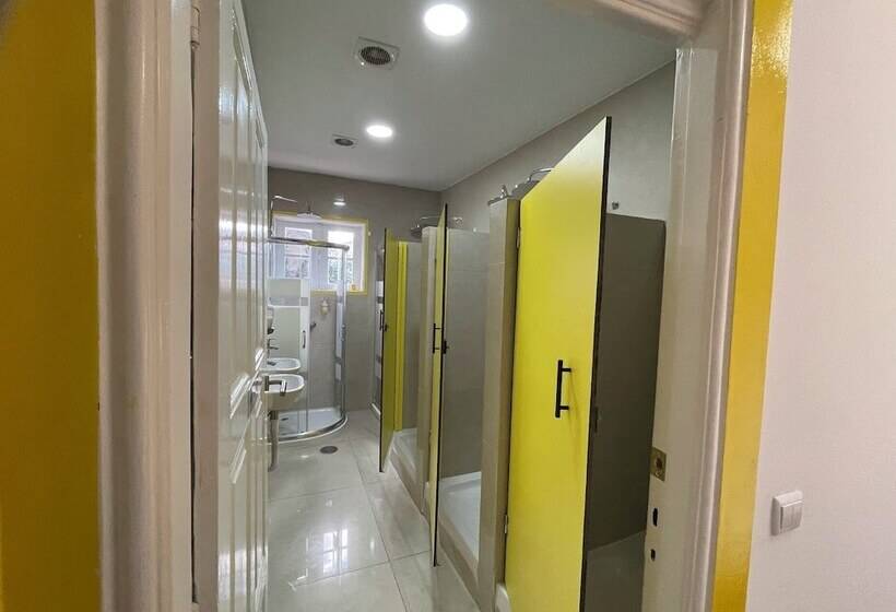 تختخواب در اتاق مشترک, Owls Hostel Ildefonso