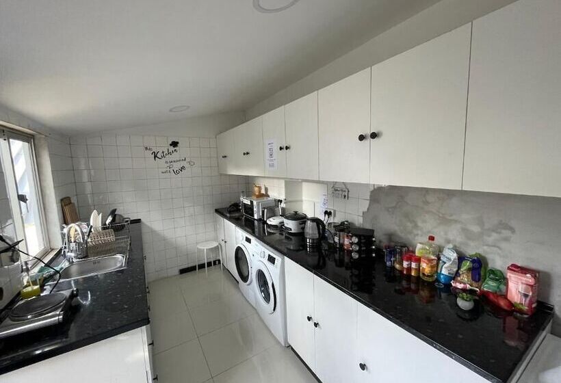 تختخواب در اتاق مشترک, Owls Hostel Ildefonso