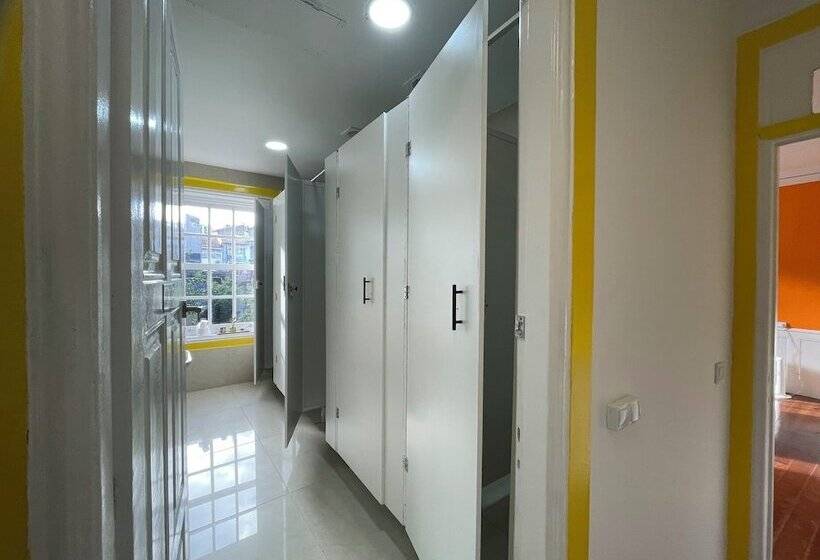 تختخواب در اتاق مشترک, Owls Hostel Ildefonso