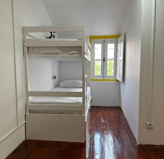 تختخواب در اتاق مشترک, Owls Hostel Ildefonso