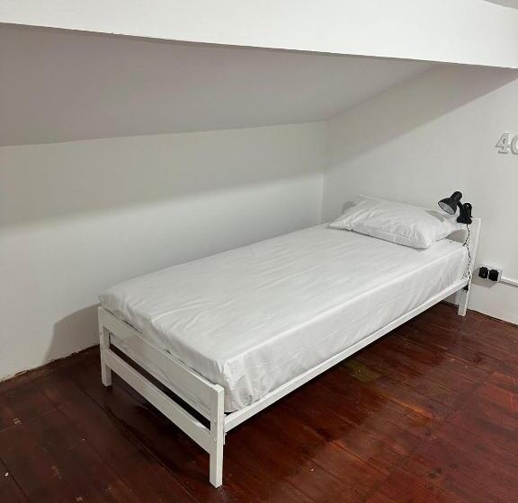 تختخواب در اتاق مشترک, Owls Hostel Ildefonso