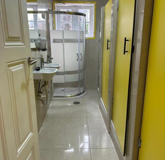 تختخواب در اتاق مشترک, Owls Hostel Ildefonso