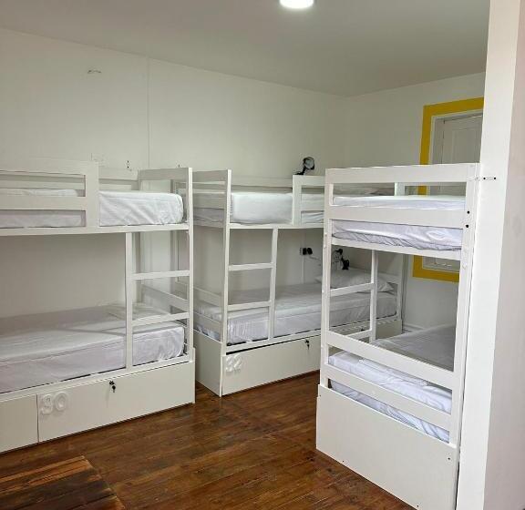 تختخواب در اتاق مشترک, Owls Hostel Ildefonso