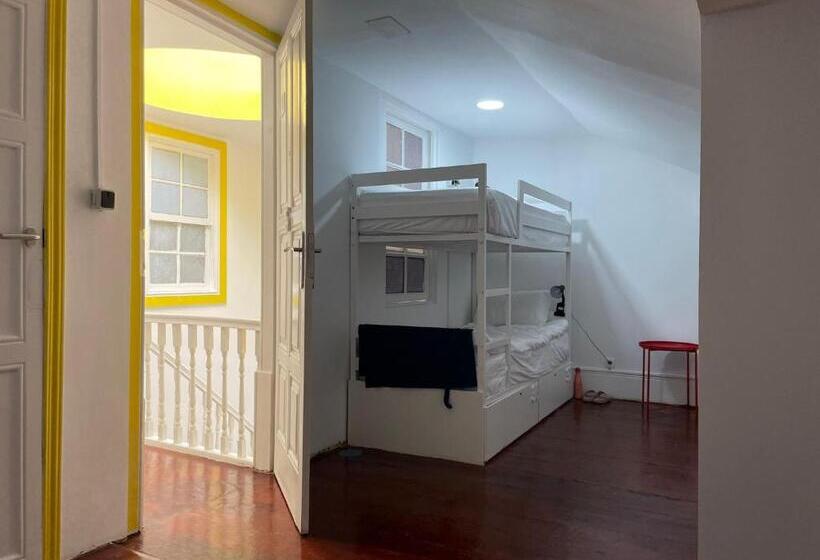 تختخواب در اتاق مشترک, Owls Hostel Ildefonso