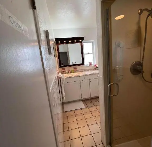 ファミリーステューディオ, Cozy Private Studio W/own Yard 3mi From Beach
