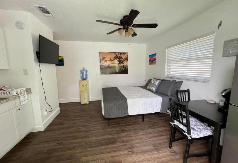 إستديو عائلى, Cozy Private Studio W/own Yard   3mi From Beach