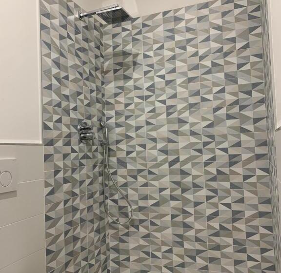 スタンダードルーム, Gramsci 2 Rooms