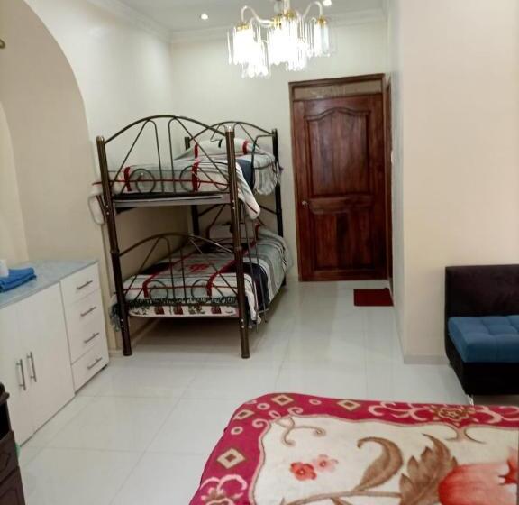 标准三人间, Hostal Atlantis