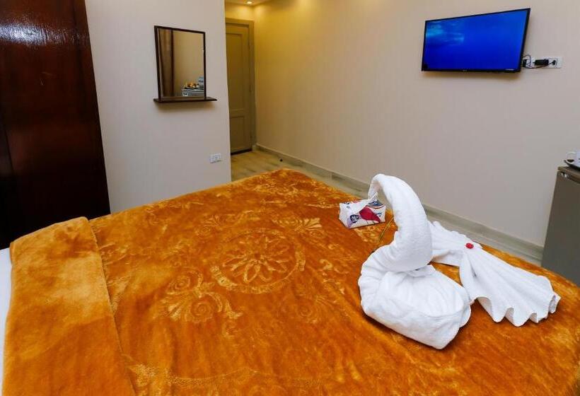 اتاق لوکس, Venus Pyramids Inn   Top Roof Access W Free Break Fast