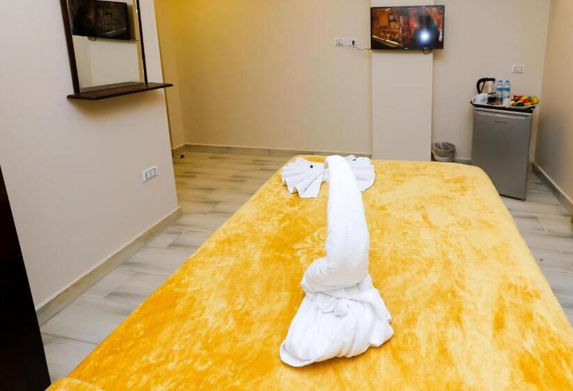 اتاق لوکس با تخت بزرگ, Venus Pyramids Inn   Top Roof Access W Free Break Fast