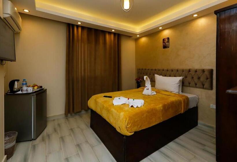 اتاق لوکس با تخت بزرگ, Venus Pyramids Inn   Top Roof Access W Free Break Fast