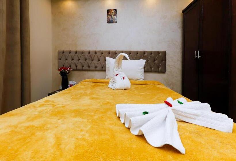 اتاق لوکس با تخت بزرگ, Venus Pyramids Inn   Top Roof Access W Free Break Fast