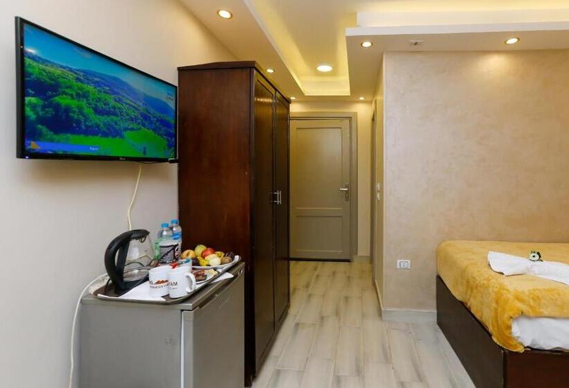 اتاق لوکس با بالکن, Venus Pyramids Inn   Top Roof Access W Free Break Fast