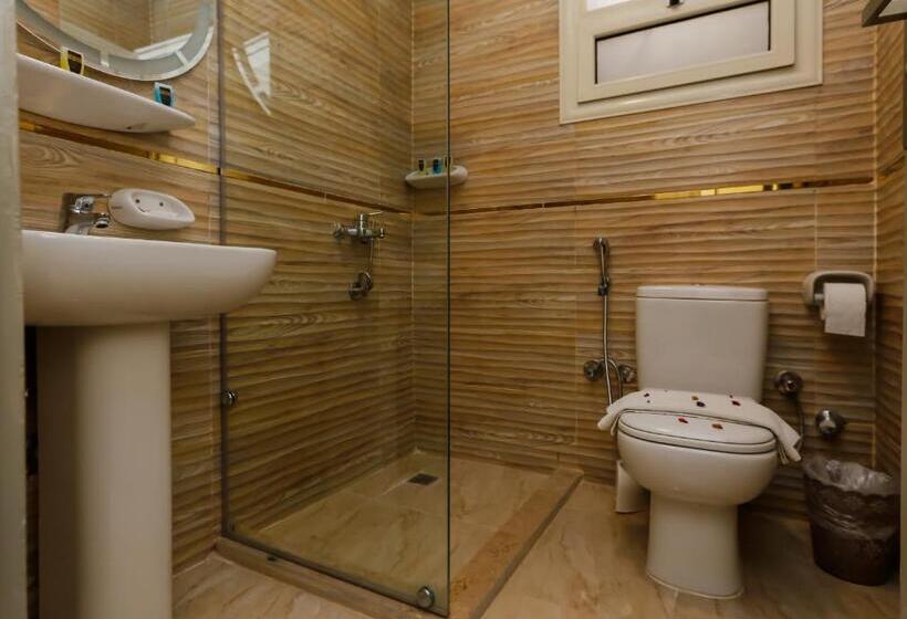 سوئیت با تخت بزرگ, Venus Pyramids Inn   Top Roof Access W Free Break Fast