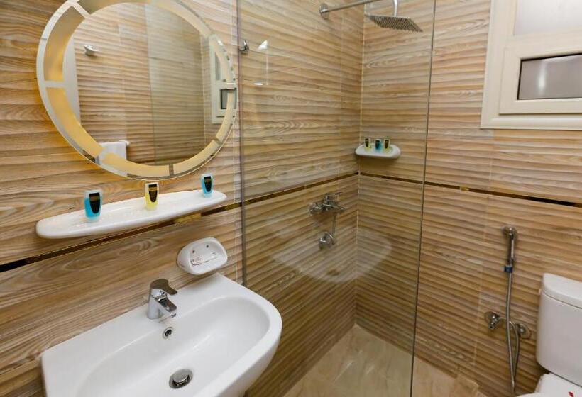 سوئیت با تخت بزرگ, Venus Pyramids Inn   Top Roof Access W Free Break Fast