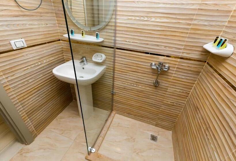 سوئیت با تخت بزرگ, Venus Pyramids Inn   Top Roof Access W Free Break Fast