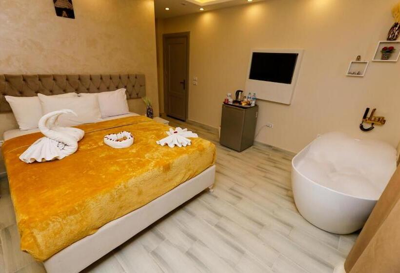 سوئیت با تخت بزرگ, Venus Pyramids Inn   Top Roof Access W Free Break Fast