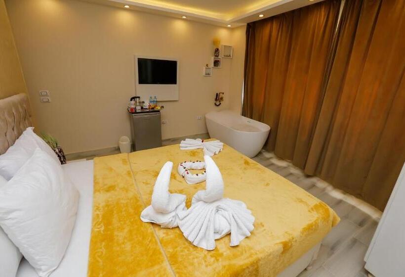 سوئیت با تخت بزرگ, Venus Pyramids Inn   Top Roof Access W Free Break Fast