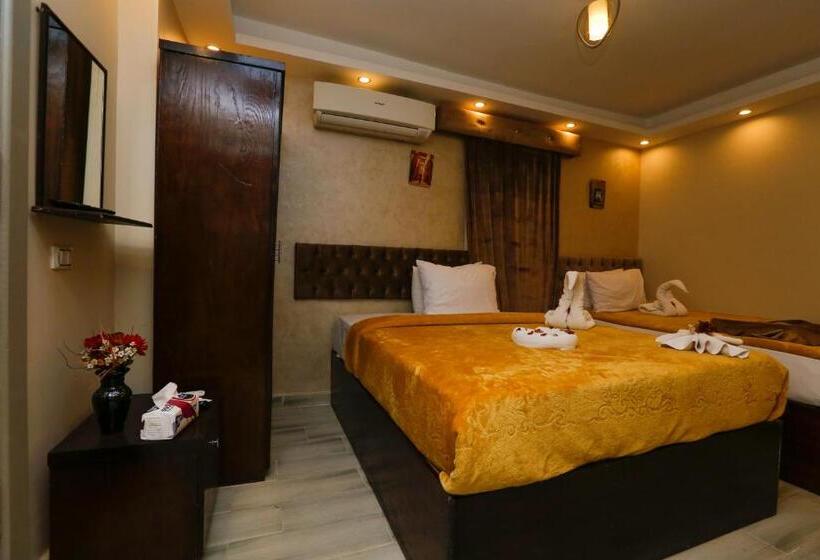 اتاق راحتی سه تخته, Venus Pyramids Inn   Top Roof Access W Free Break Fast