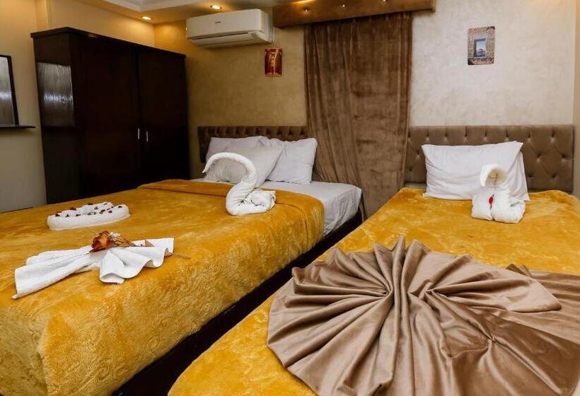 اتاق راحتی سه تخته, Venus Pyramids Inn   Top Roof Access W Free Break Fast