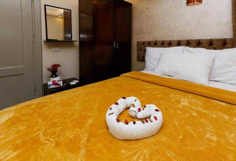 اتاق راحتی سه تخته, Venus Pyramids Inn   Top Roof Access W Free Break Fast