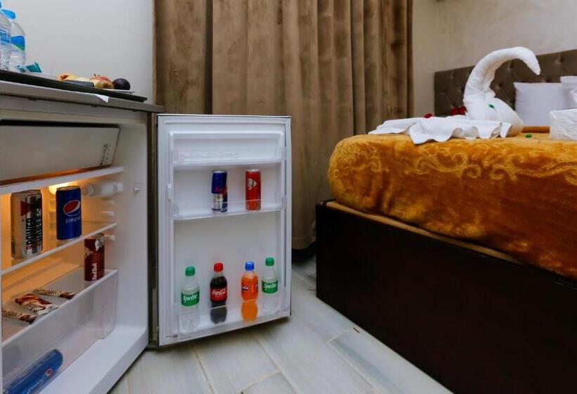 اتاق لوکس, Venus Pyramids Inn   Top Roof Access W Free Break Fast