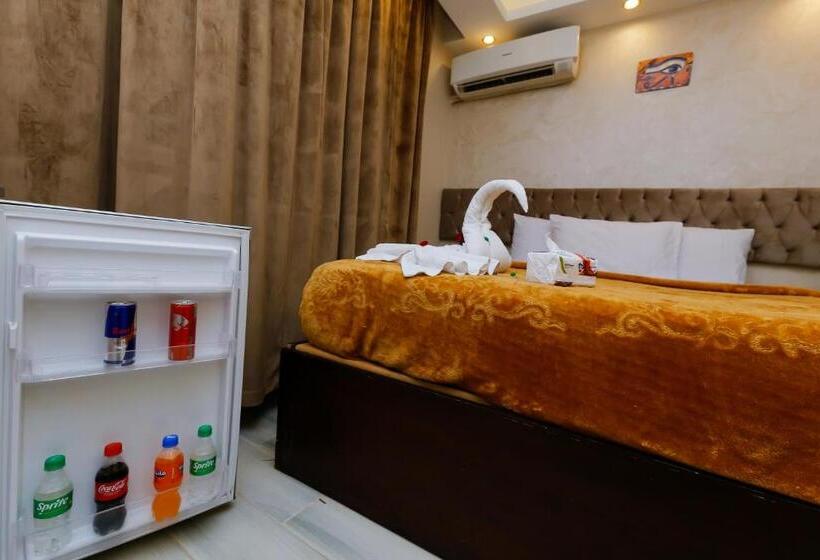 اتاق لوکس, Venus Pyramids Inn   Top Roof Access W Free Break Fast