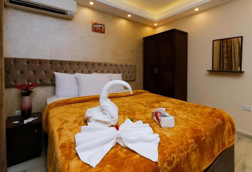 اتاق لوکس, Venus Pyramids Inn   Top Roof Access W Free Break Fast