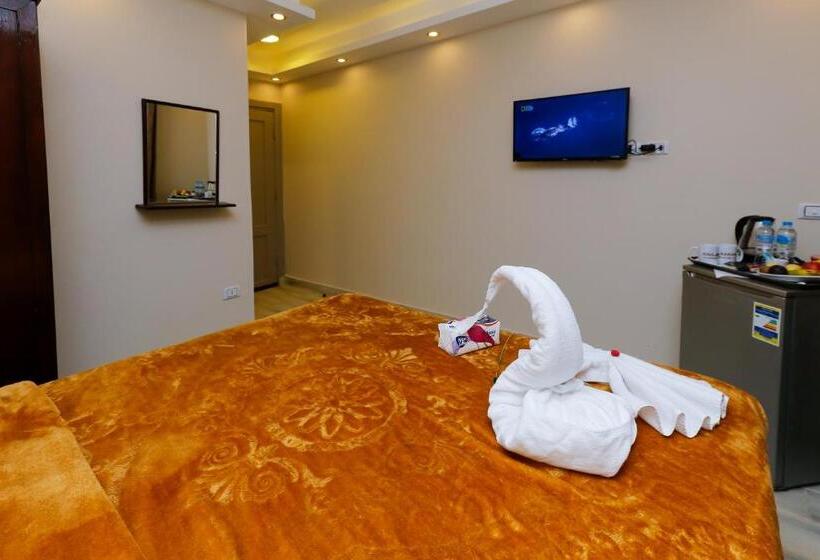 اتاق لوکس, Venus Pyramids Inn   Top Roof Access W Free Break Fast