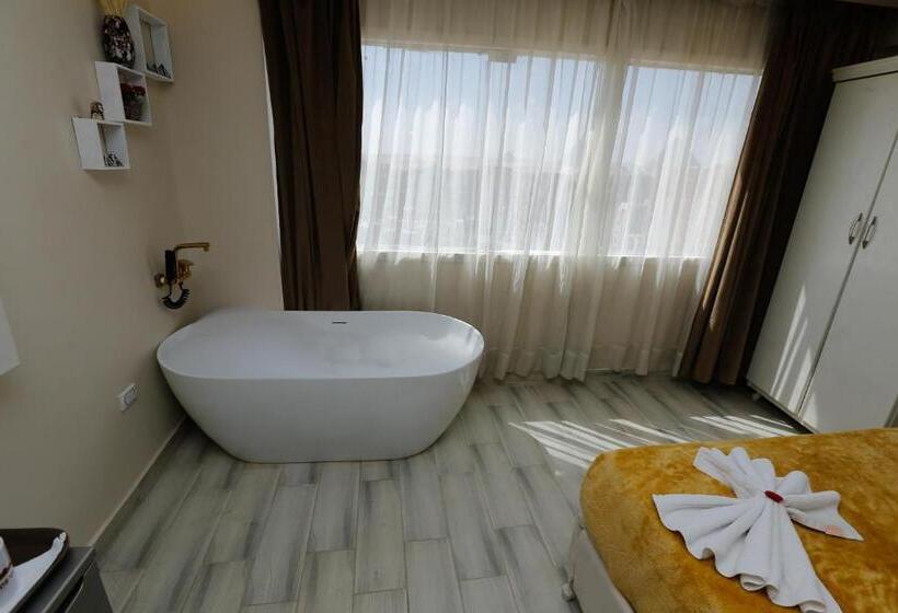 سوئیت با تخت بزرگ, Venus Pyramids Inn   Top Roof Access W Free Break Fast