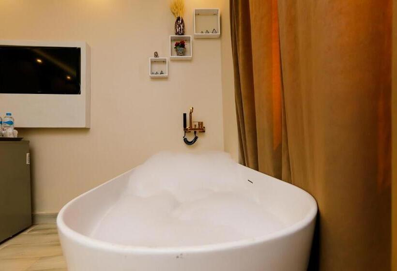 سوئیت با تخت بزرگ, Venus Pyramids Inn   Top Roof Access W Free Break Fast