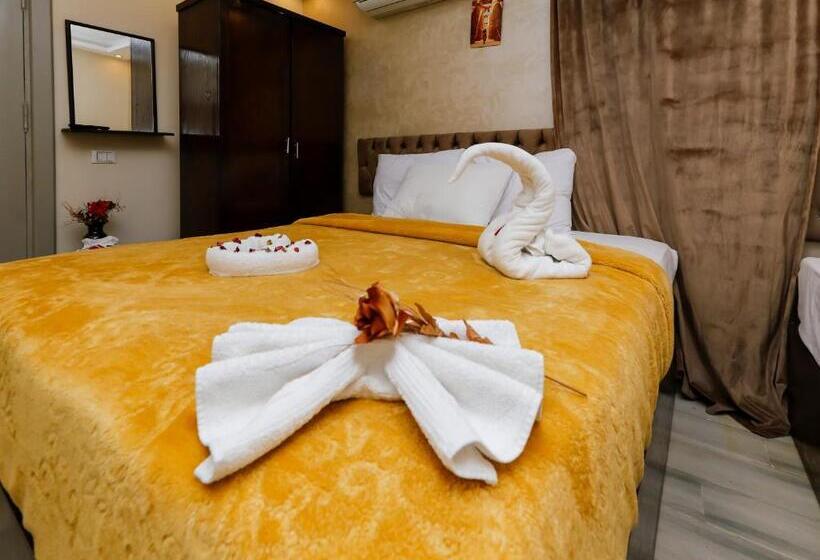 اتاق راحتی سه تخته, Venus Pyramids Inn   Top Roof Access W Free Break Fast