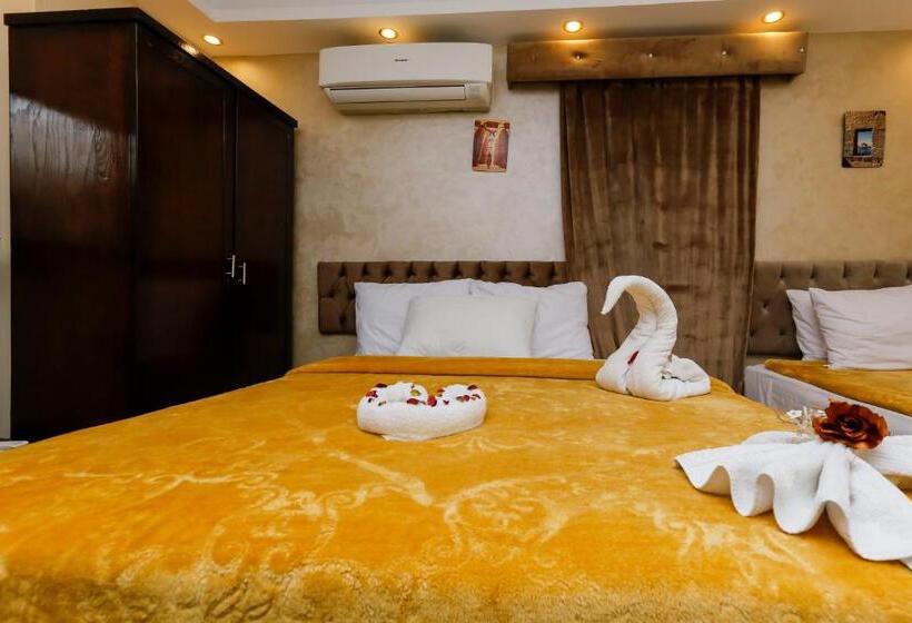 اتاق راحتی سه تخته, Venus Pyramids Inn   Top Roof Access W Free Break Fast