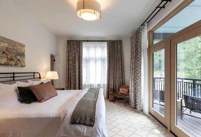 جناح عائلي, The Blake Residences