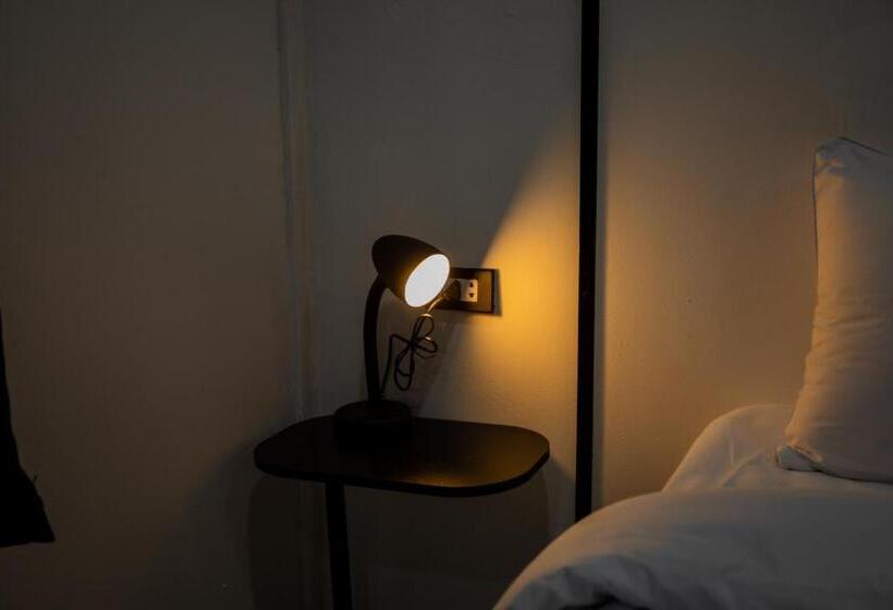 キングサイズベッドのスタンダードルーム, The Bright House, Koh Phi Phi