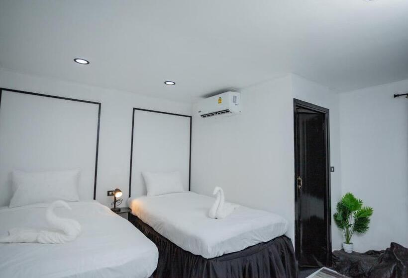 バルコニー付きスタンダードルーム, The Bright House, Koh Phi Phi