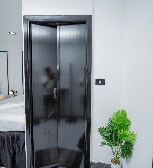 バルコニー付きスタンダードルーム, The Bright House, Koh Phi Phi