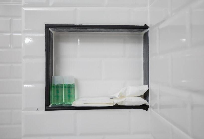 スタンダードルーム, The Bright House, Koh Phi Phi