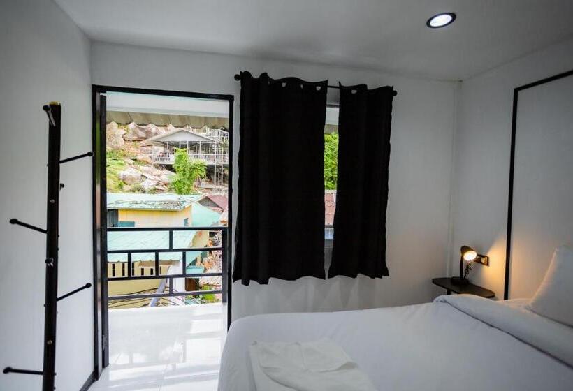 キングサイズベッドのスタンダードルーム, The Bright House, Koh Phi Phi