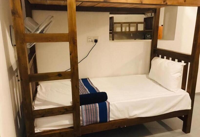 Кровать в Общей Комнате, Thomas Hostel