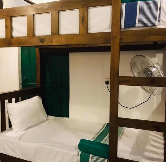 Кровать в Общей Комнате, Thomas Hostel