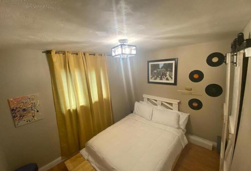 اتاق لوکس, The Joseph House